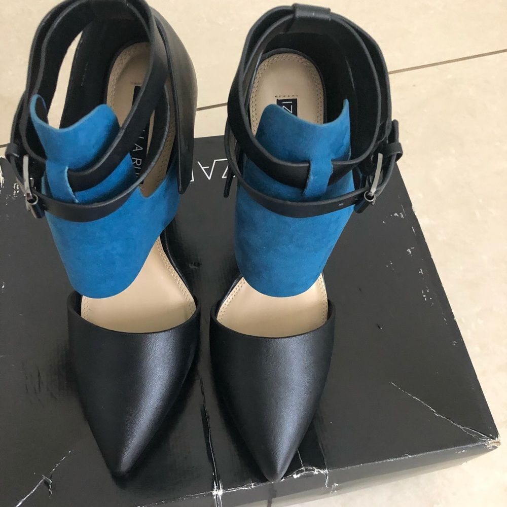 NWB! Izabella Rue black blue ankle wrap heels 8